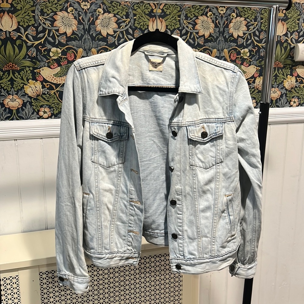 GAP Light Wash Blue Denim Jean Jacket XS | Classic Trucker Style